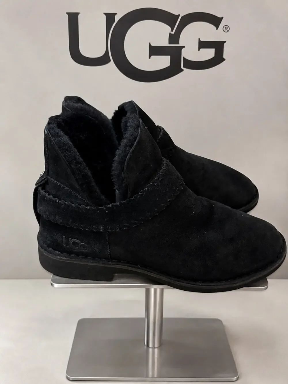 UGG McKay Water Resistant Bootie Black Suede Sheepskin Boots Sz 9.5